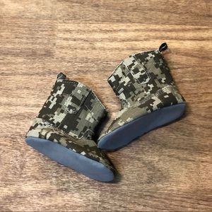 ⭐️ 4/$20 NWOT Camo Boots